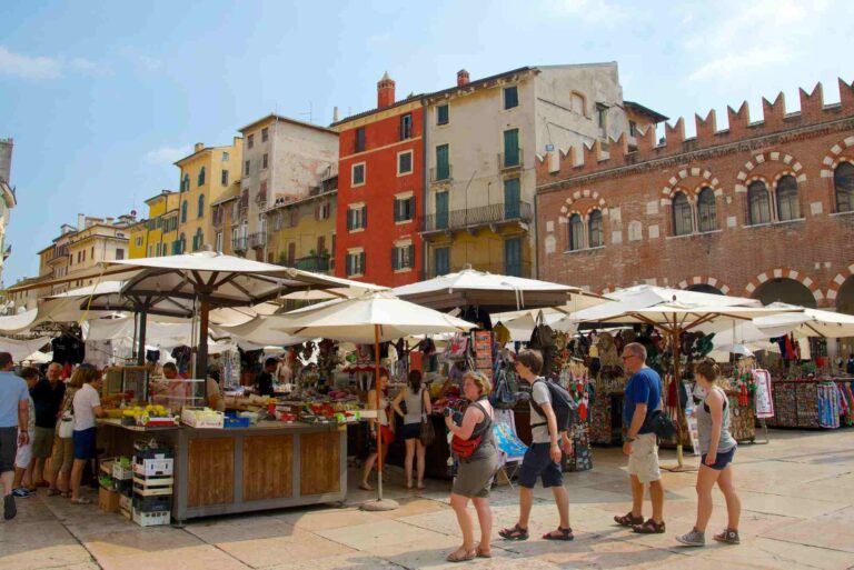 Verona Shopping Near the Arena
